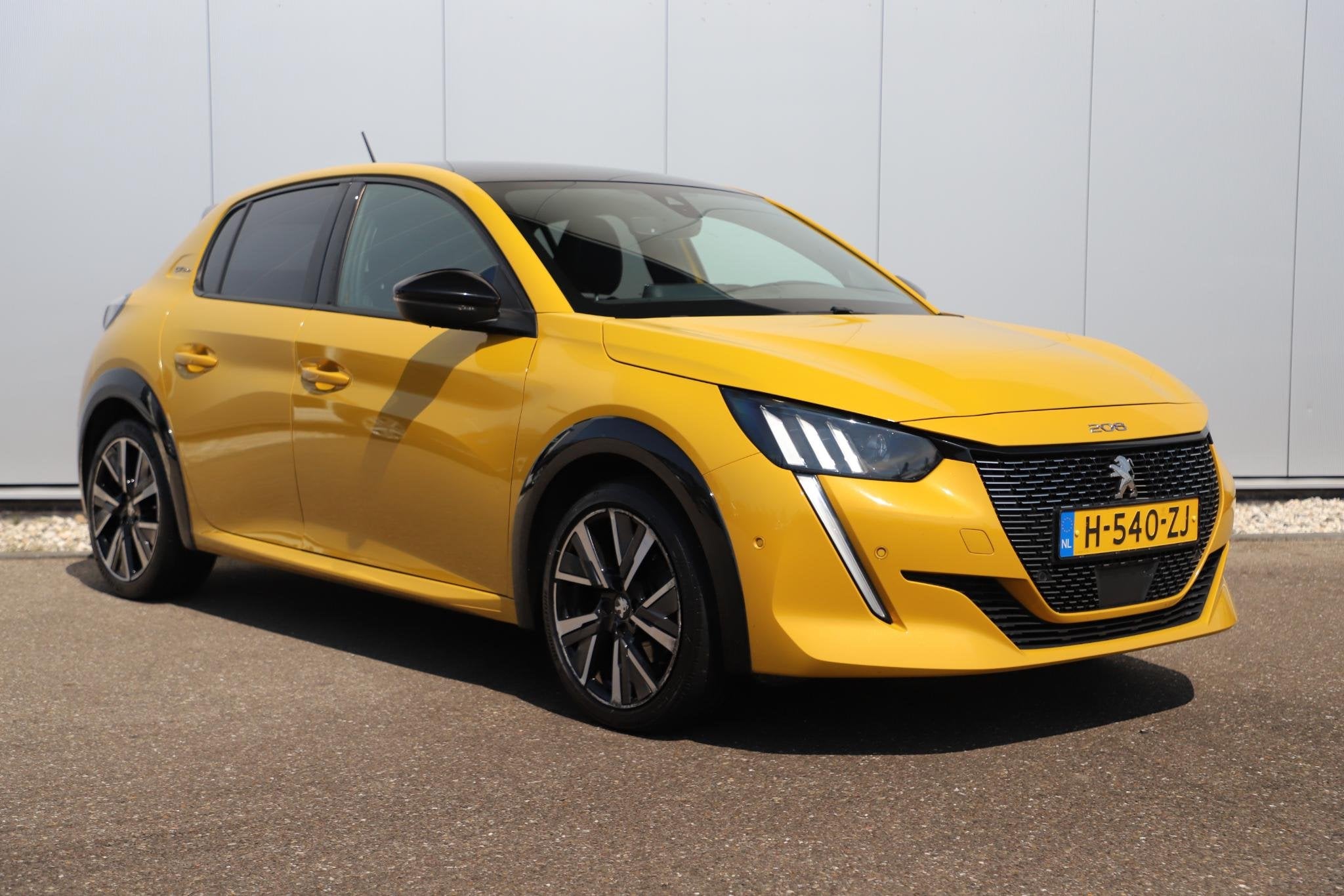 Peugeot 208 1.2 PureTech GT-Line 102PK Virtual Half Leder LM, Auto's, Voorwielaandrijving, Gebruikt, Euro 6, Met garantie (alle)