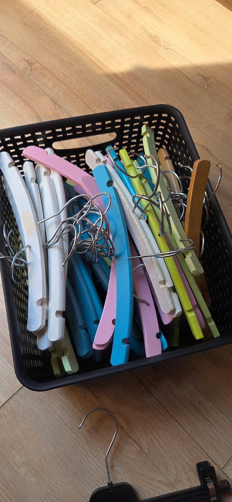 40 houten kledinghangers baby/peuter in diverse kleuren, Ophalen of Verzenden