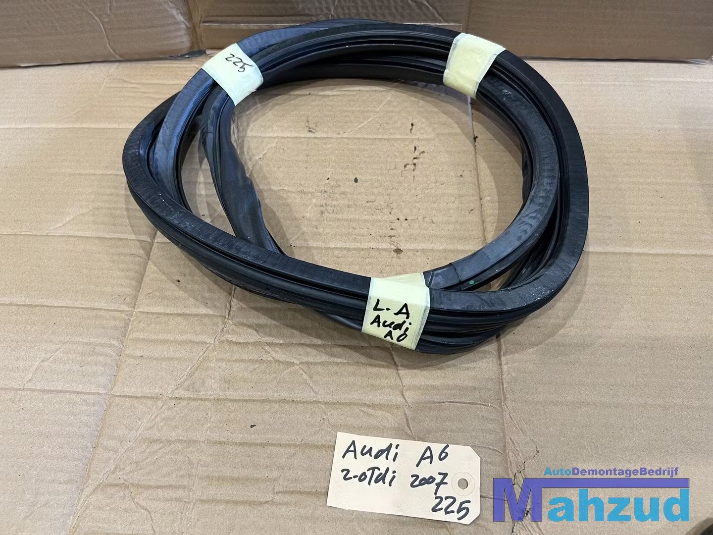 AUDI A6 C6 sedan Links Achter deurrubber 2004-2011, Gebruikt, AUDI AG, Auto-Union-Strasse 1
85045  Ingolstadt, DE, Kundenbetreuung@audi.de