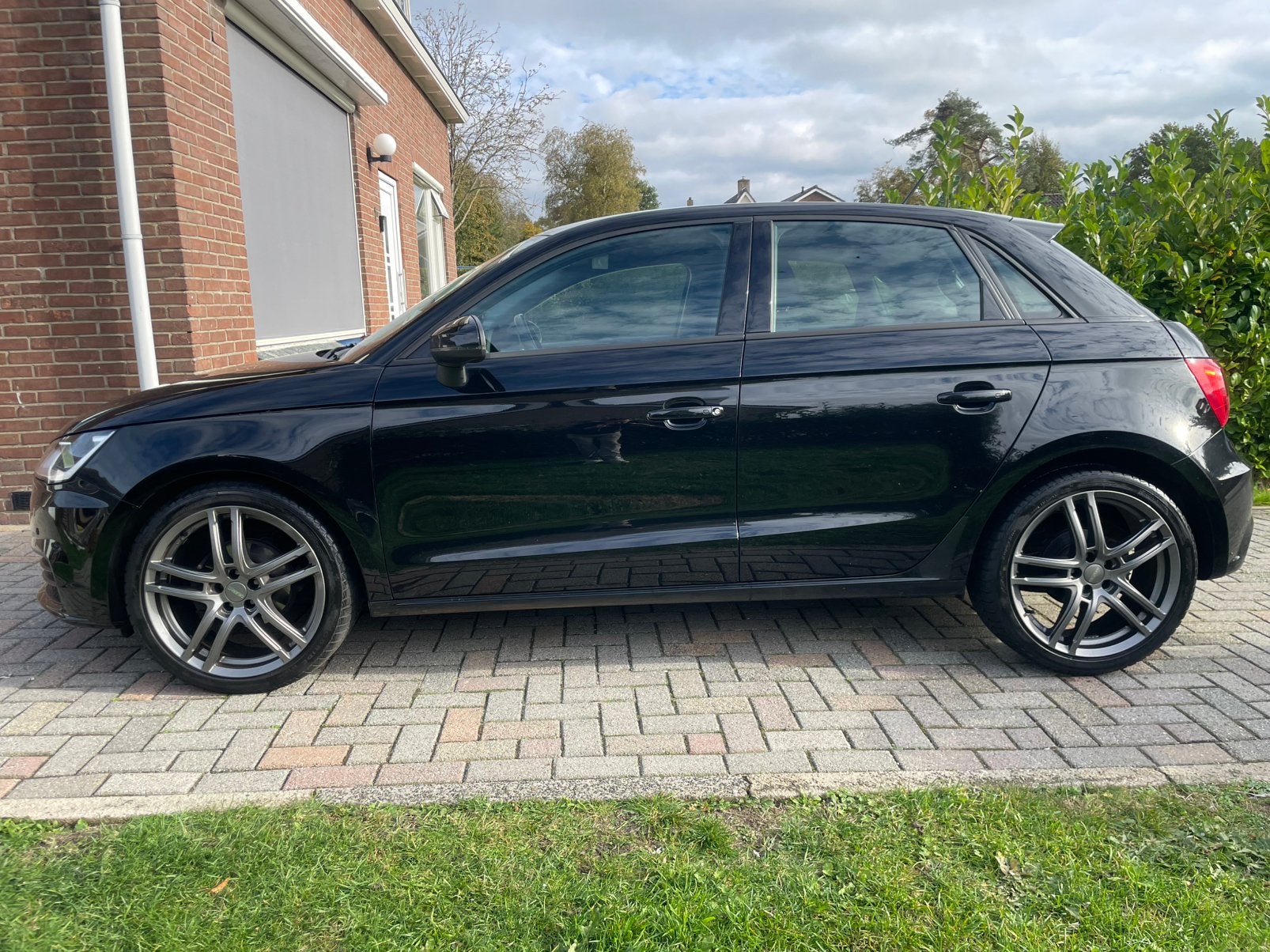 Audi A1 1.0 Tfsi 94.655 km 2016 Zwart, Auto's, Voorwielaandrijving, Stof, A1, Zwart