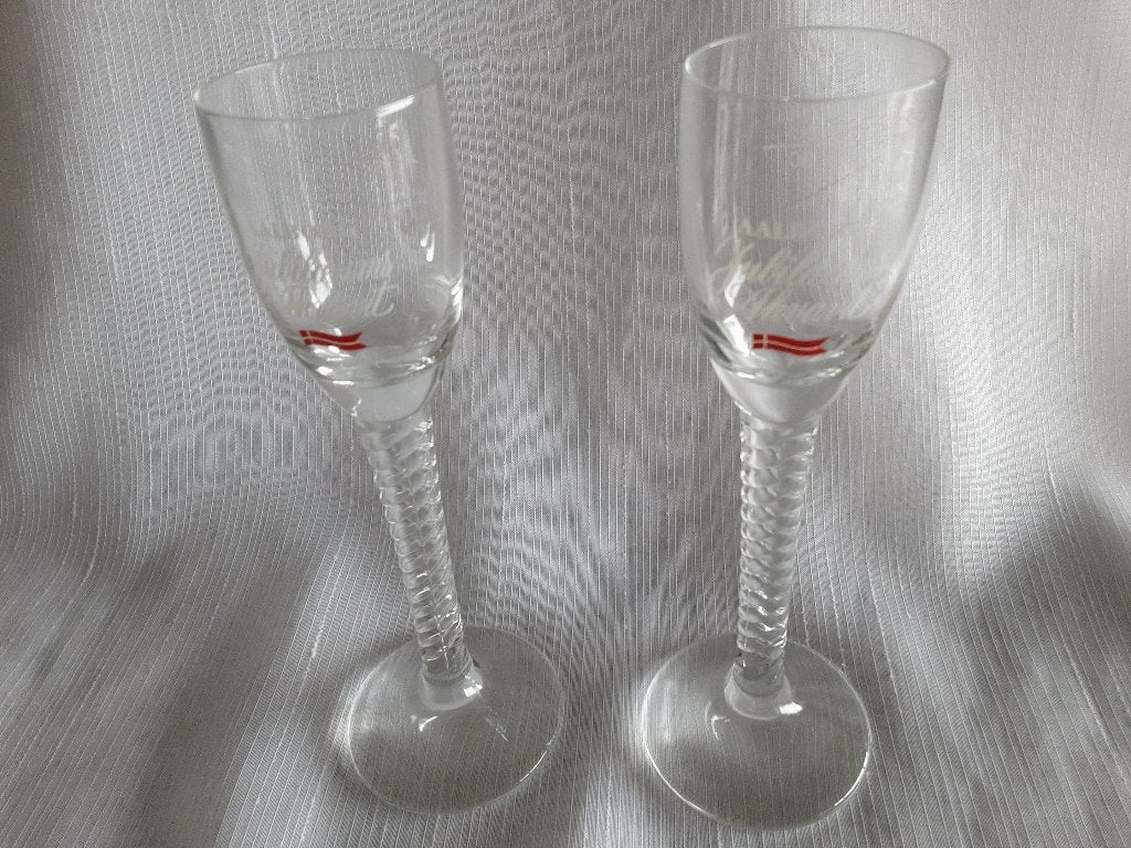 Aalborg Jubileums Akvavit glaasjes, 2 stuks, Ophalen of Verzenden, Zo goed als nieuw, Borrel- of Shotglas