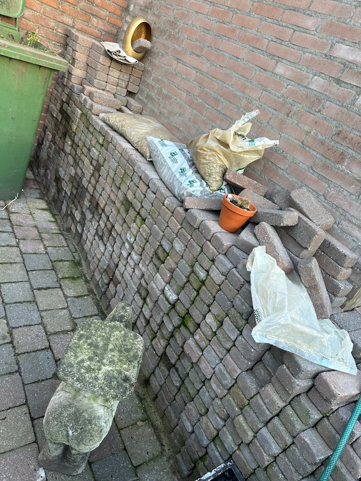 Gratis af te halen, Ophalen of Verzenden, Zo goed als nieuw, Beton, Klinkers