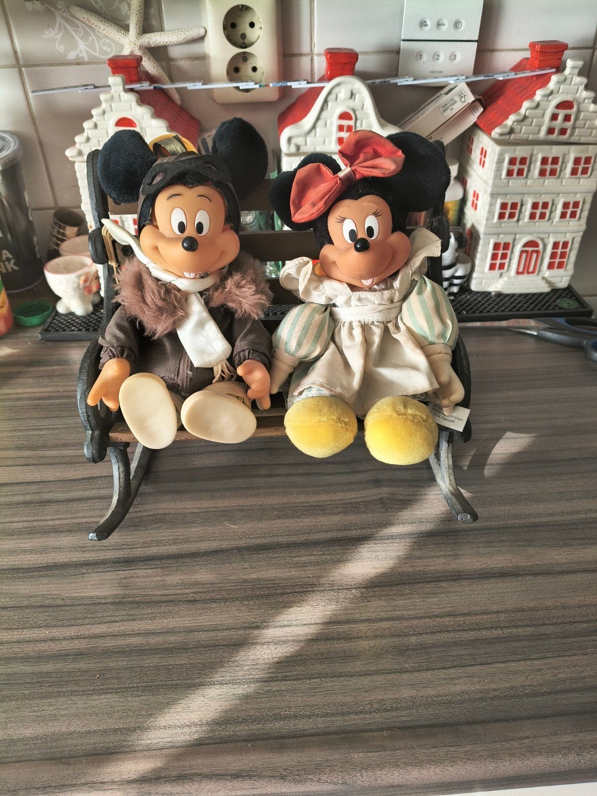 Mickey en Minnie Mouse op schommelbankje - Disney, Ophalen of Verzenden, Mickey Mouse, Zo goed als nieuw, Overige typen