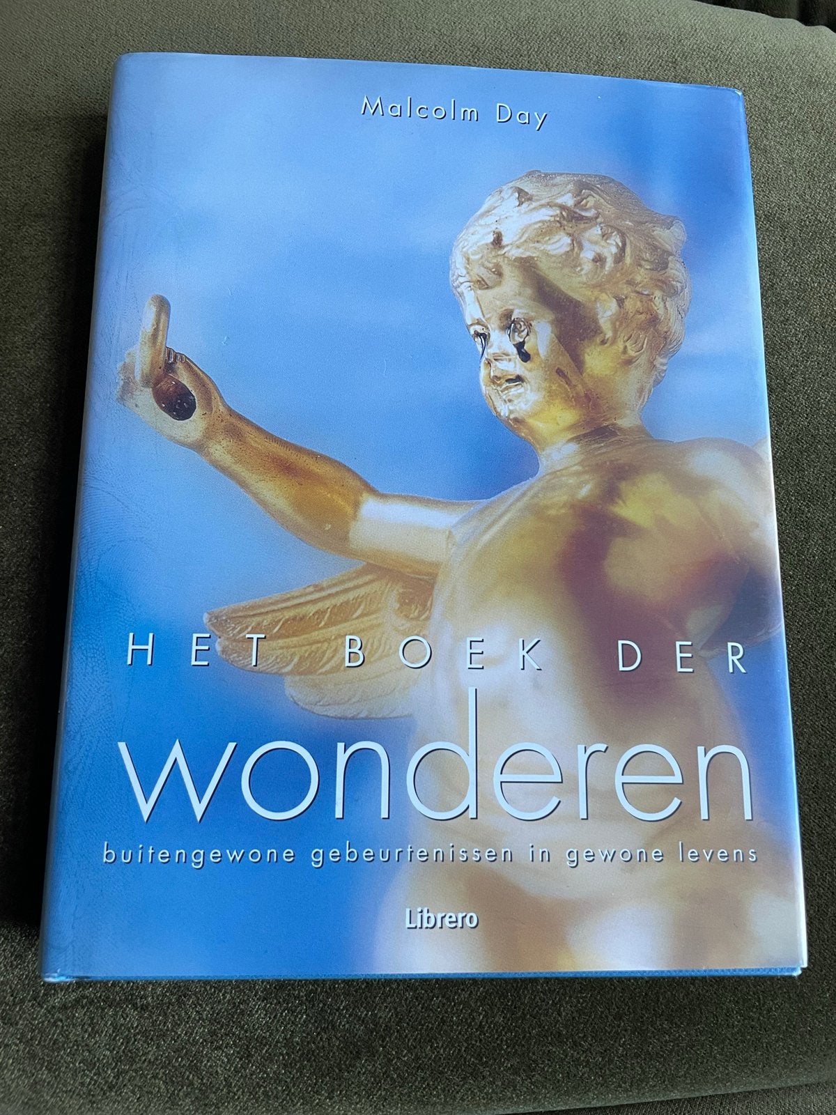 Het Boek der Wonderen - Malcolm Day, Ophalen of Verzenden, Zo goed als nieuw, Christendom | Katholiek