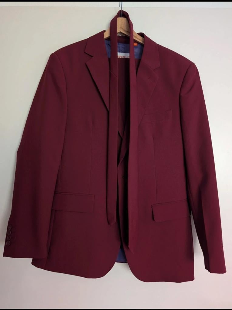 Opposuits Pak Bordeauxrood Maat 48 (M) - Nette Staat, Maat 48/50 (M), Opposuits, Ophalen of Verzenden, Zo goed als nieuw