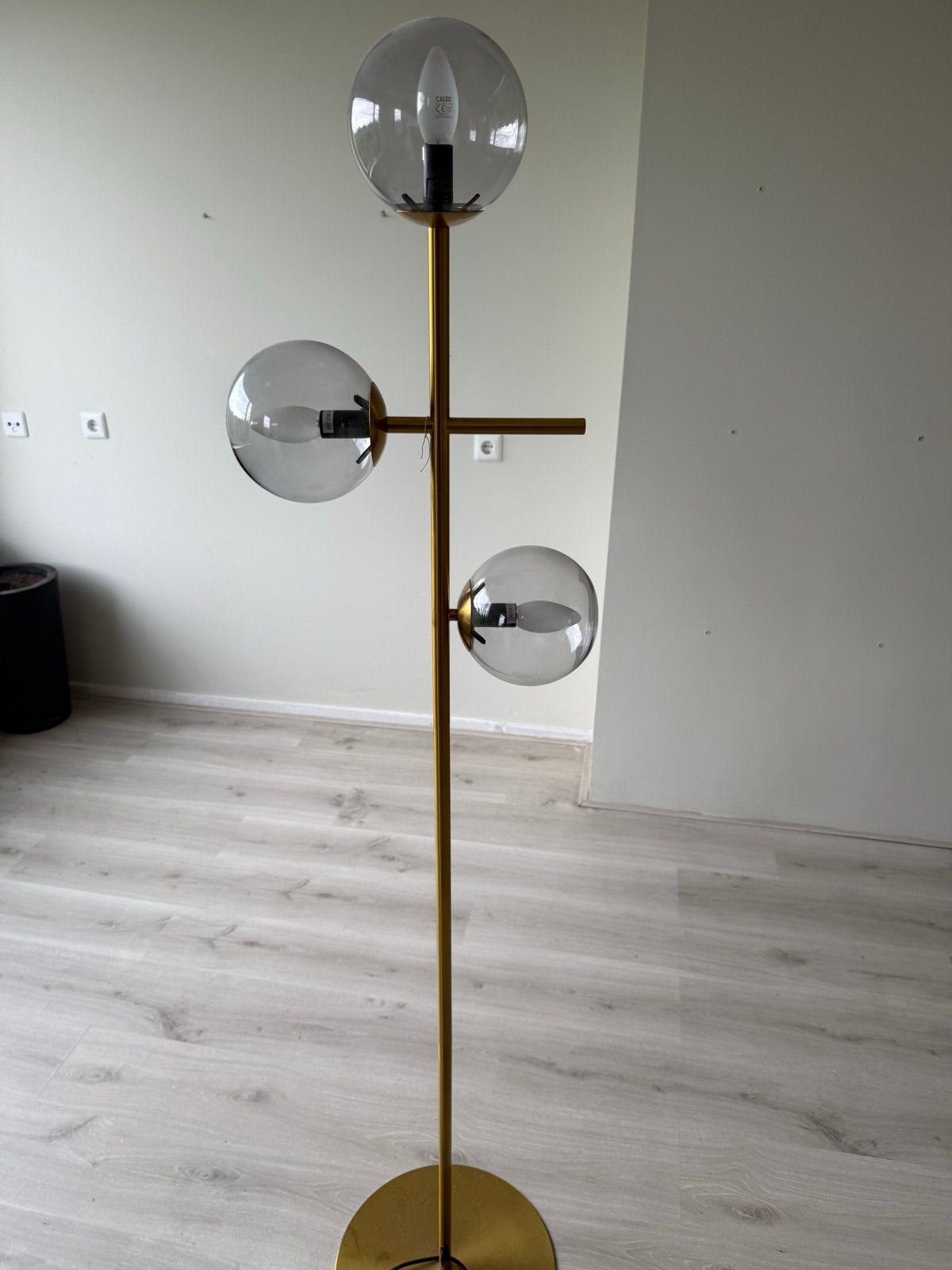Moderne gouden vloerlamp met 3 glazen bollen, Huis en Inrichting, Lampen | Vloerlampen, Ophalen, E14 (klein), Zo goed als nieuw