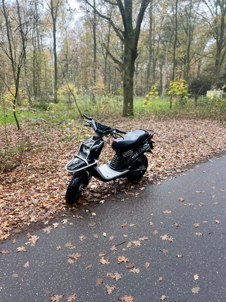 Yamaha booster, Fietsen en Brommers, Ophalen, Zo goed als nieuw