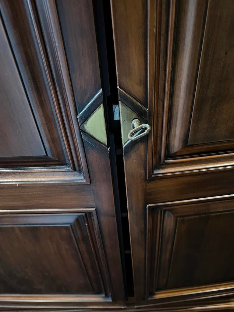 Prachtige massief houten tv kast met klassieke details, Ophalen