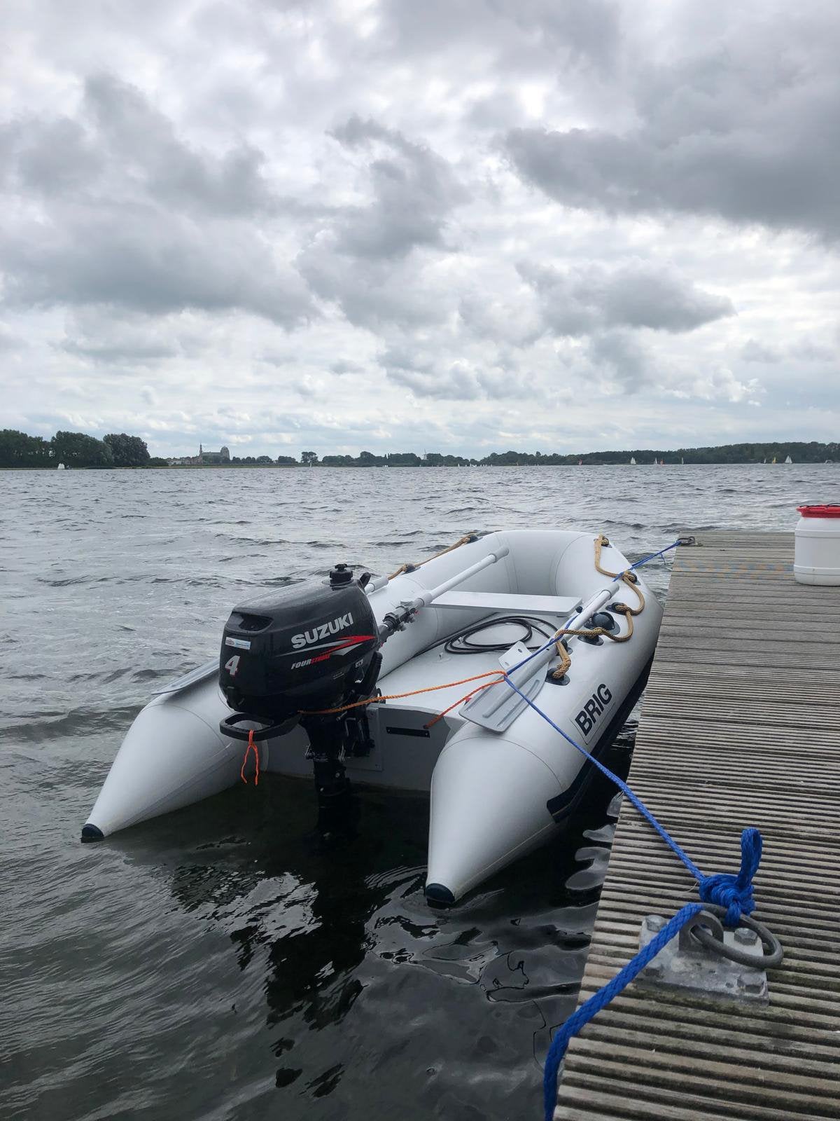 Rubberboot / Dino 265 merk Brig + 4 PK Suzuki motor, Ophalen, Zo goed als nieuw, Airdeck, Brig