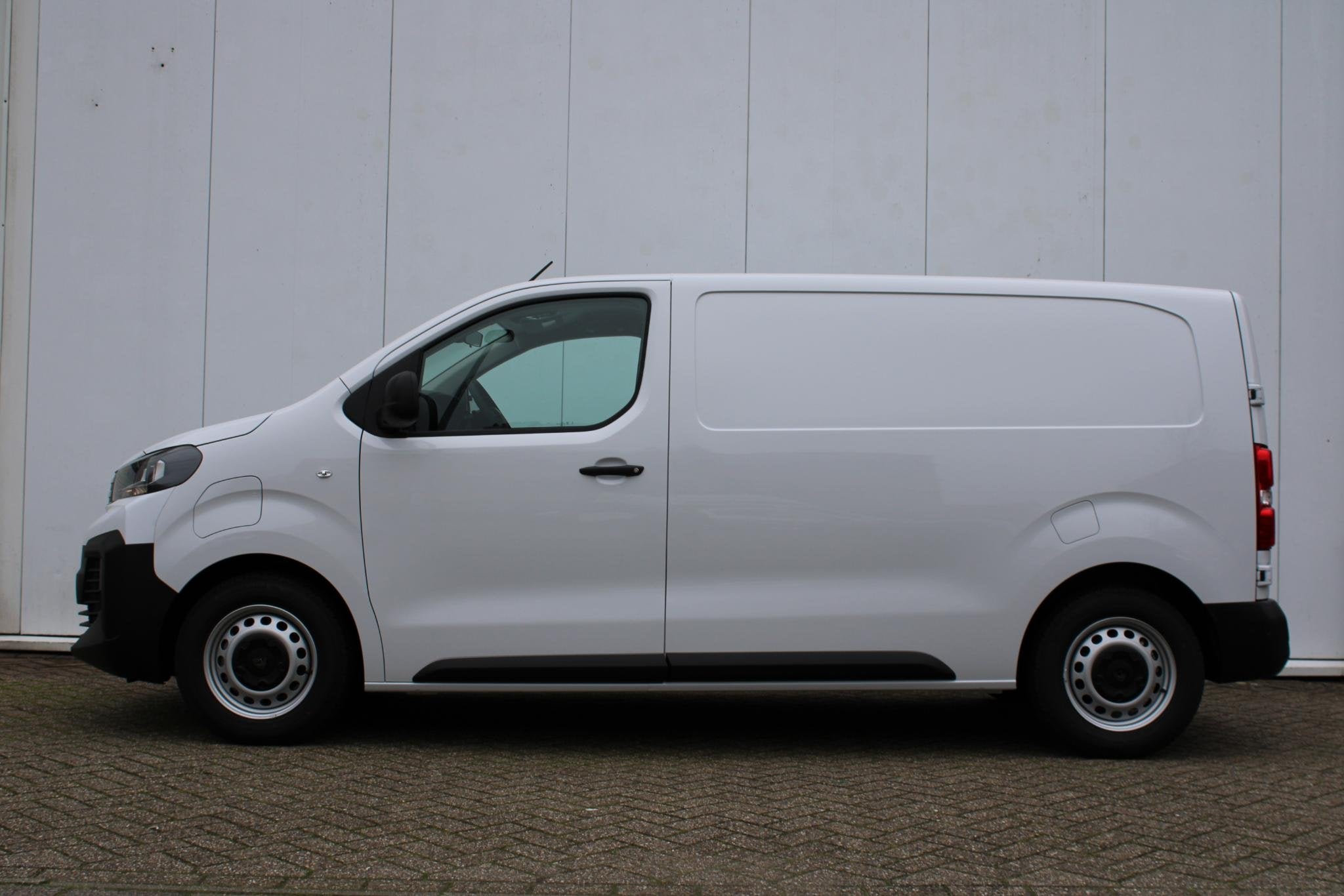 Peugeot e-Expert EV L2 75 kWh Navigatie / Carplay / Cruise-C, Auto's, Bestelauto's, 351 km, Wit, Origineel Nederlands, 420 min