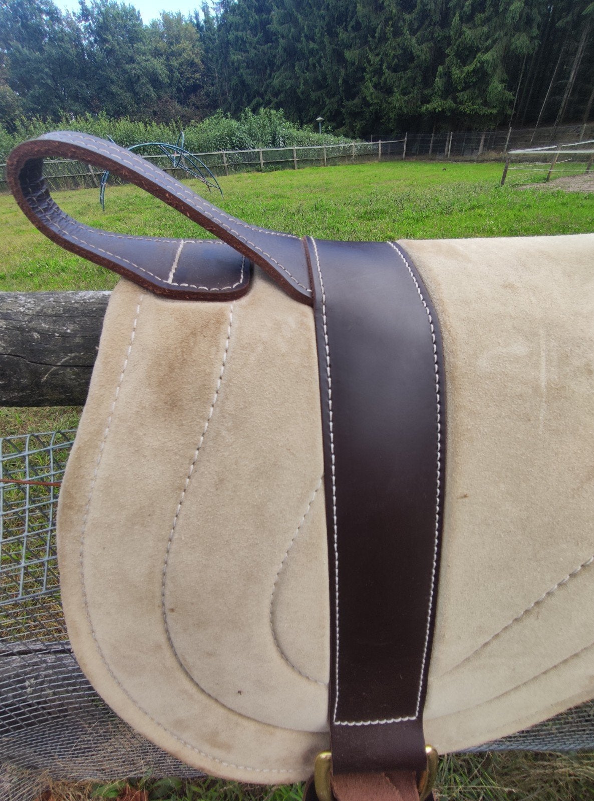 Foto 5 van barebackpad + singel medisch vilt onder suede leer boven!