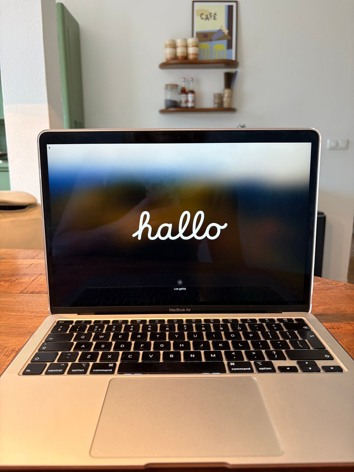 Foto 2 van Macbook Air 13” 2020 - zo goed als nieuw