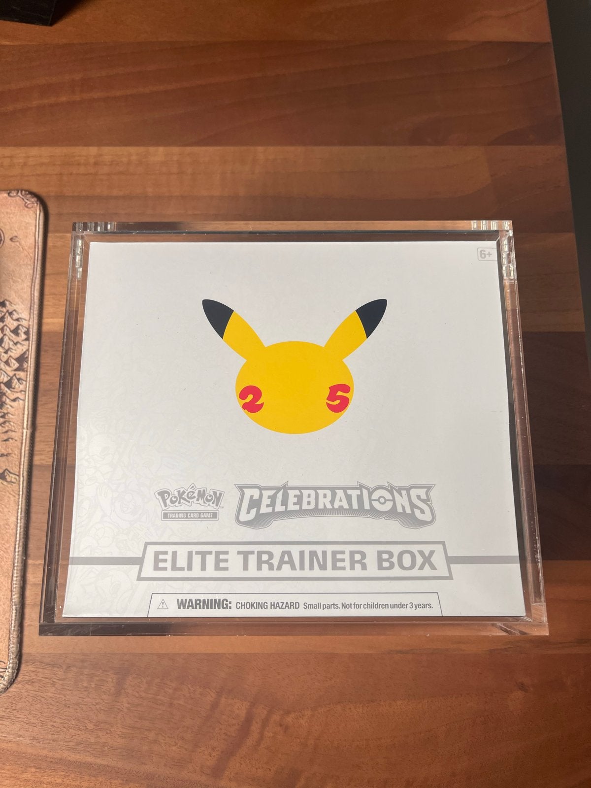 Pokémon Celebrations Elite Trainer Box, Hobby en Vrije tijd, Verzamelkaartspellen | Pokémon, Ophalen, Nieuw, Overige typen
