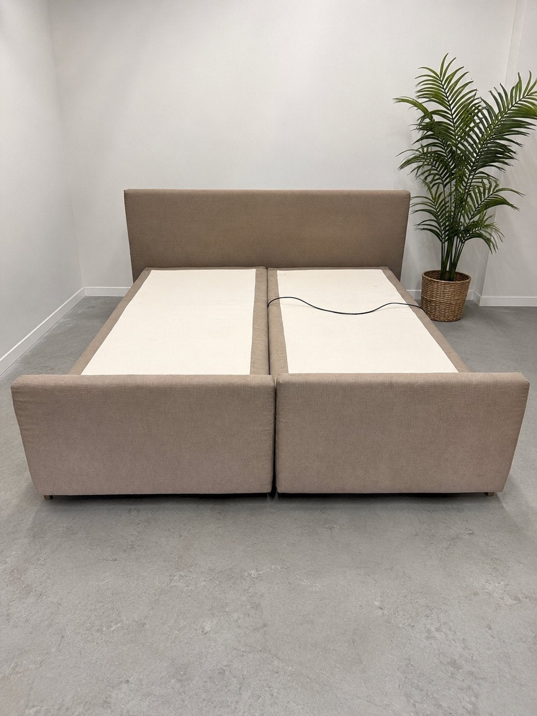 Elektrisch verstelbaar bed, Huis en Inrichting, Ophalen, Verstelbaar, Beige, Tweepersoons