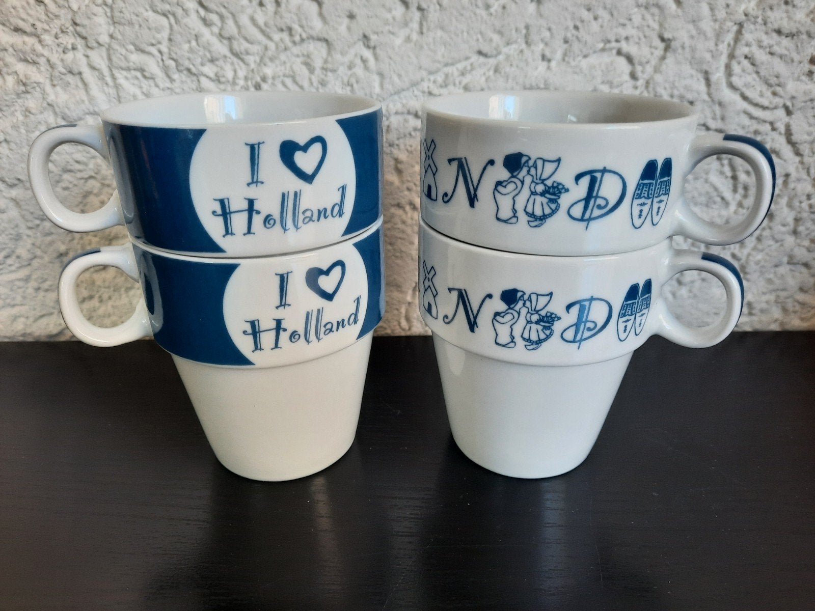 4 Excellent Souvenir Holland mokken - I love Holland, Ophalen of Verzenden, Aardewerk, Overige stijlen, Kop(pen) en/of Schotel(s)