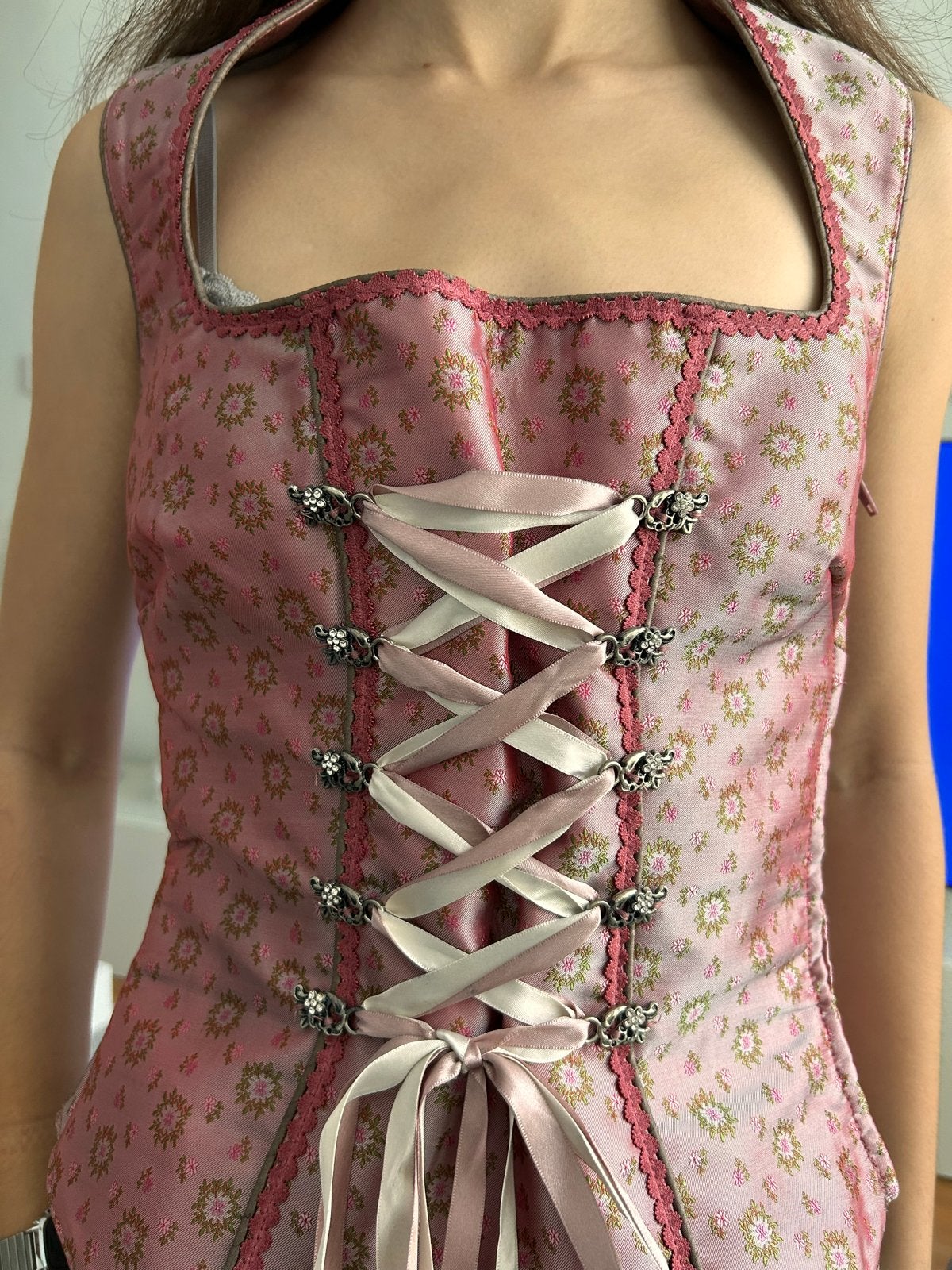 Roze Dirndl Top met Bloemenprint en Vetersluiting Mieder, Overige typen, Verzenden, Zo goed als nieuw, Roze