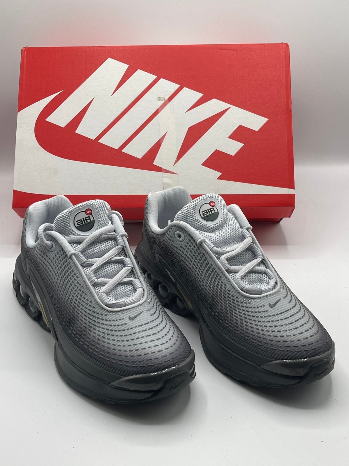 Nike Air Max DN GS Pure Platinum/Metallic Gold – Maat 38,5, Overige kleuren, Nieuw, Ophalen of Verzenden, Sneakers of Gympen