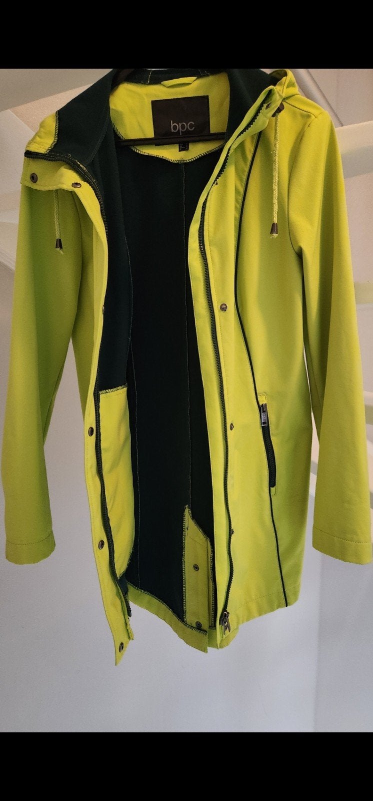 Groen neon waterdicht winddicht jasje maat 38, Maat 38/40 (M), Bpc bonprix collection, Ophalen of Verzenden, Zo goed als nieuw