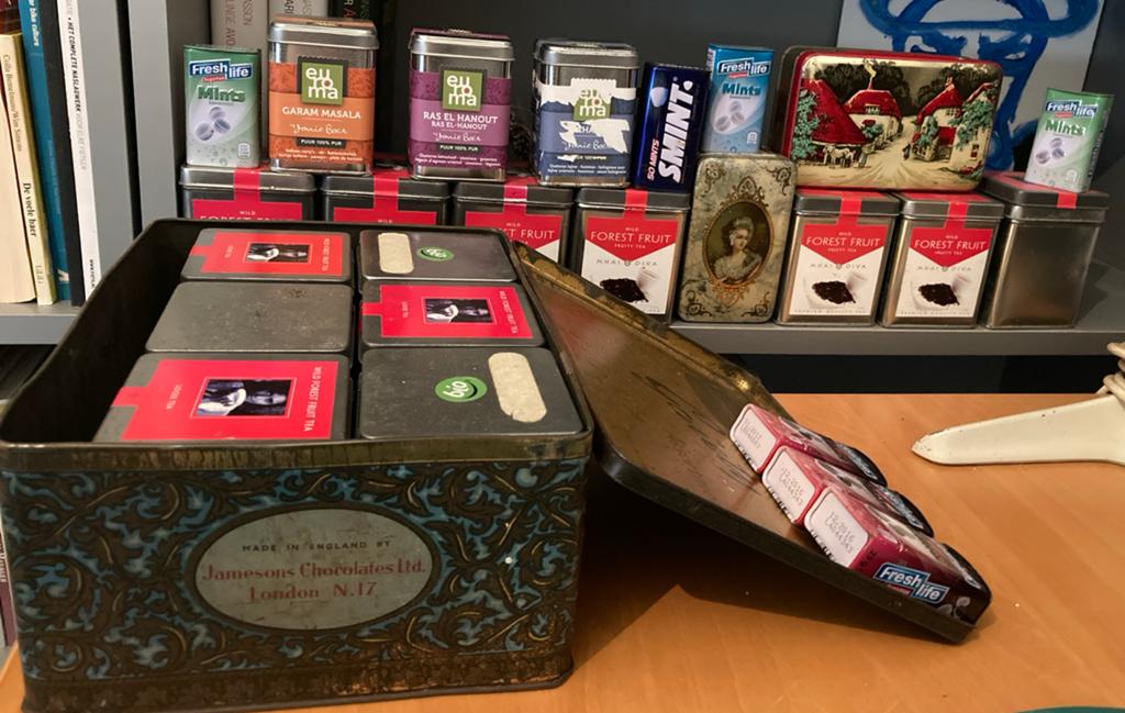 Vintage blikken verzameling met kruiden en snoep, Ophalen of Verzenden