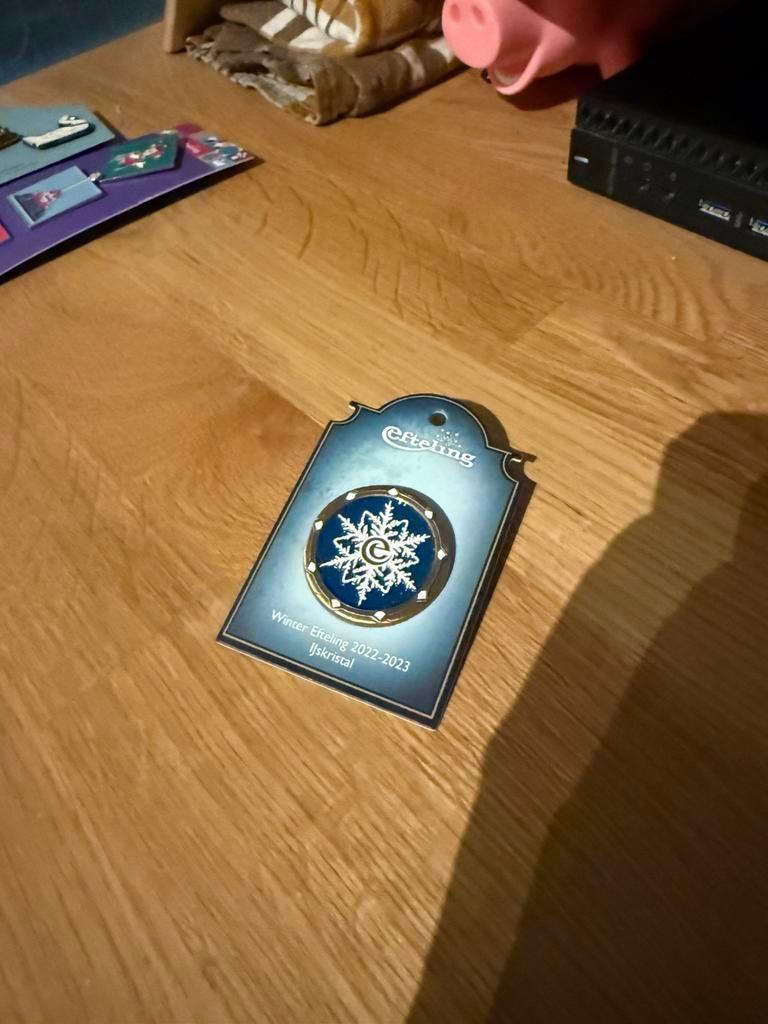 Efteling - Pin Winter 2022 / 2023, Verzamelen, Efteling, Ophalen of Verzenden, Zo goed als nieuw, Button of Speldje