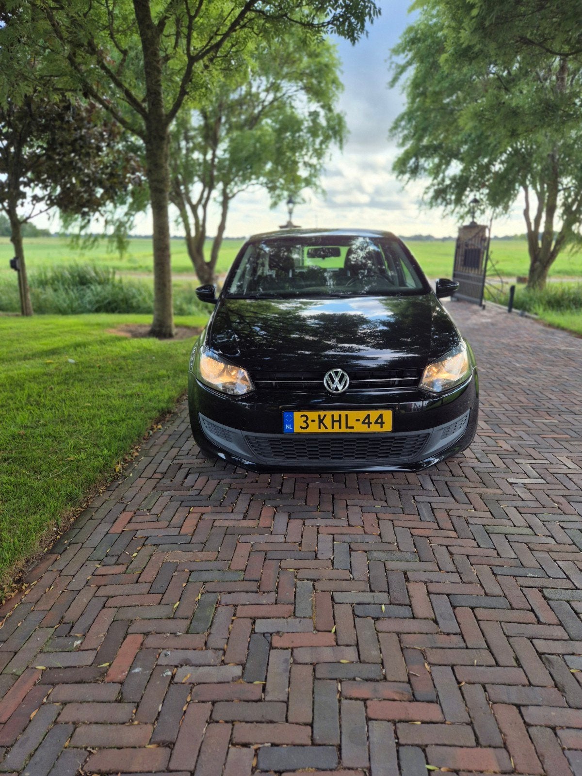 Volkswagen Polo 1.2 TSI 66KW 2013 Zwart, Auto's, Voorwielaandrijving, Stof, 40 €/maand, 4 cilinders