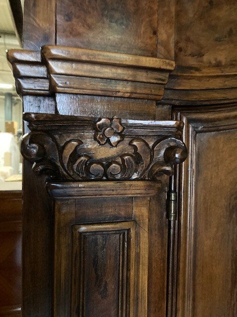 Foto 4 van servieskast buffetkast brocante notenhout 2 delen ALS NIEUW