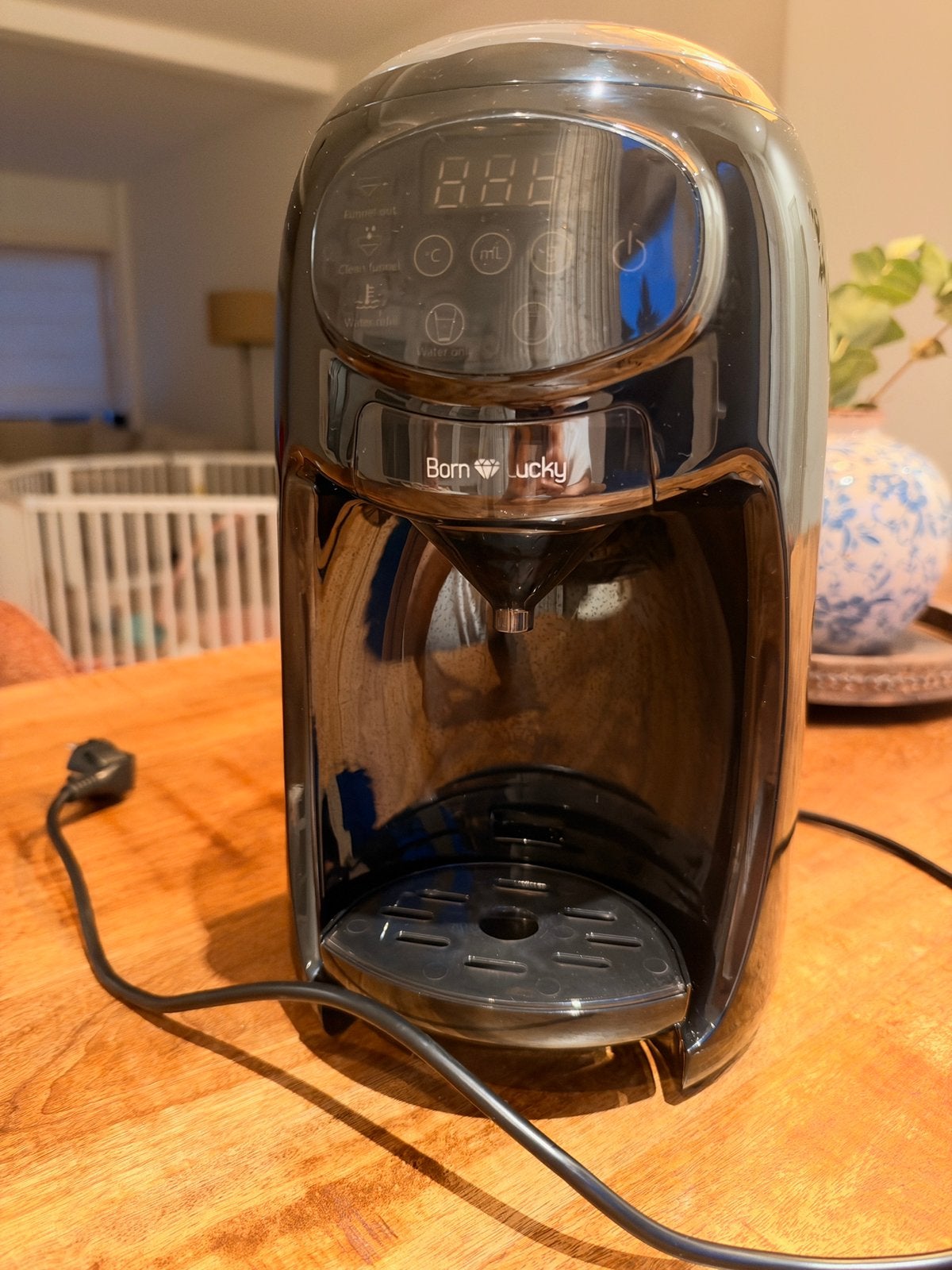 Nieuwe Babyccino Born Lucky - Automatische baby melkmachine, Ophalen of Verzenden, Zo goed als nieuw