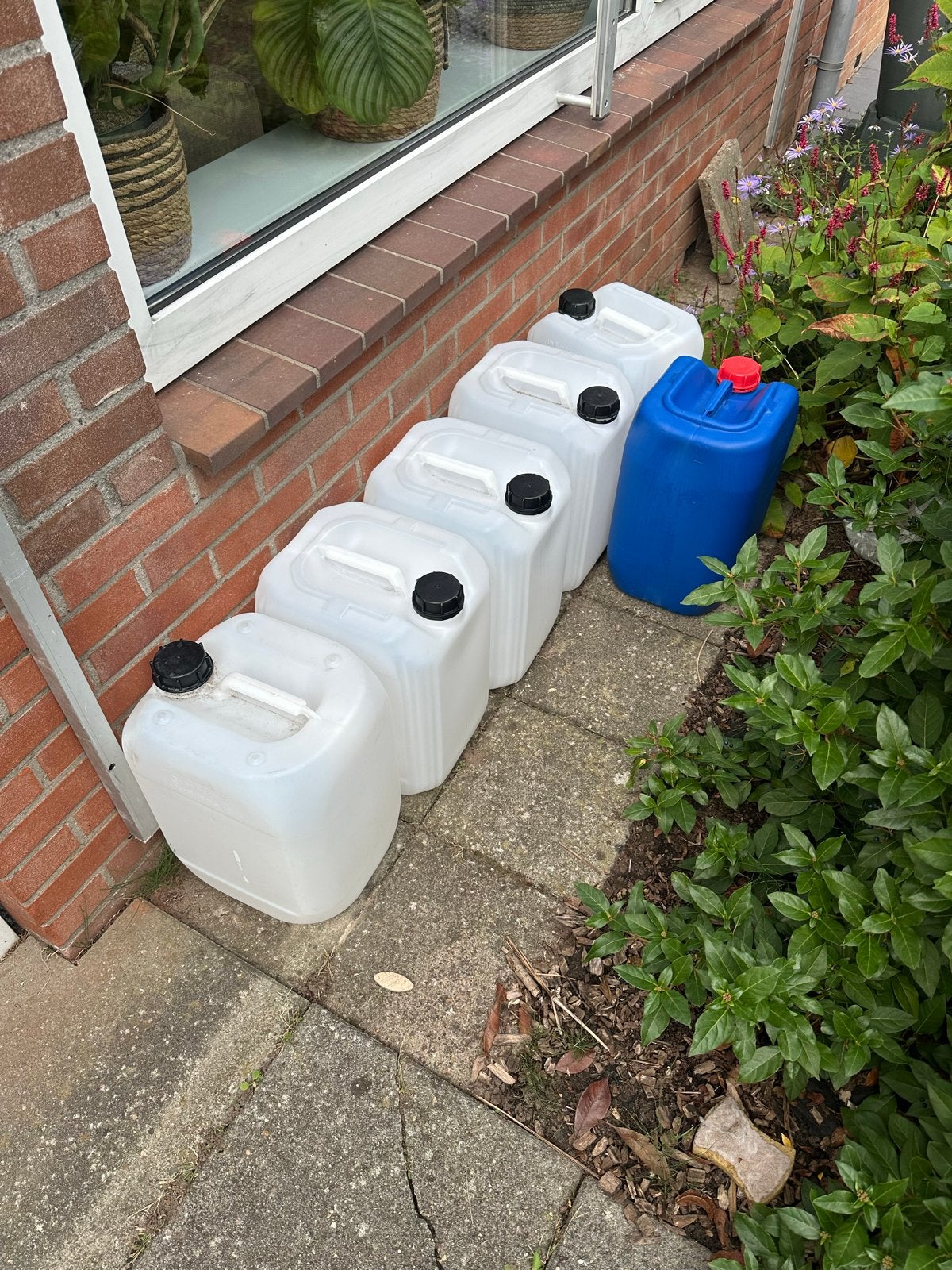 Plastic jerrycans - 6 stuks, Ophalen, Gebruikt