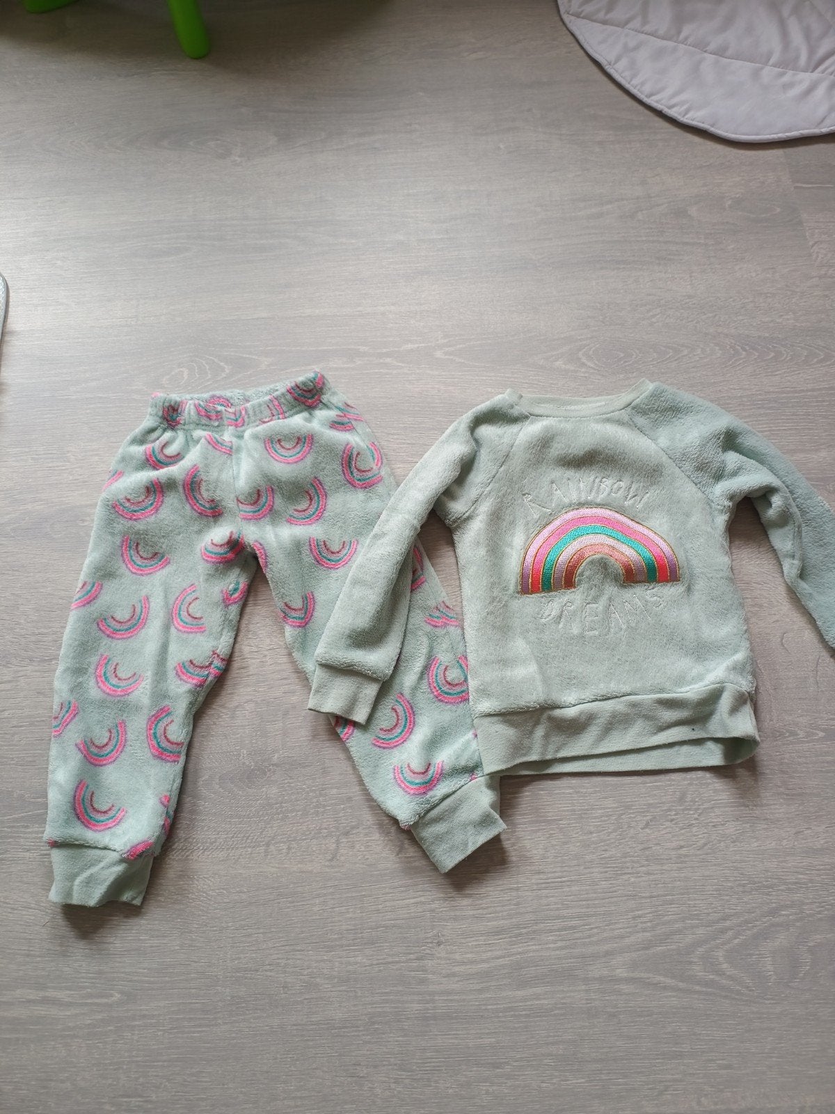 Zeeman regenboog pyjama maat 92, Meisje, Ophalen of Verzenden, Zo goed als nieuw, Nacht- of Onderkleding