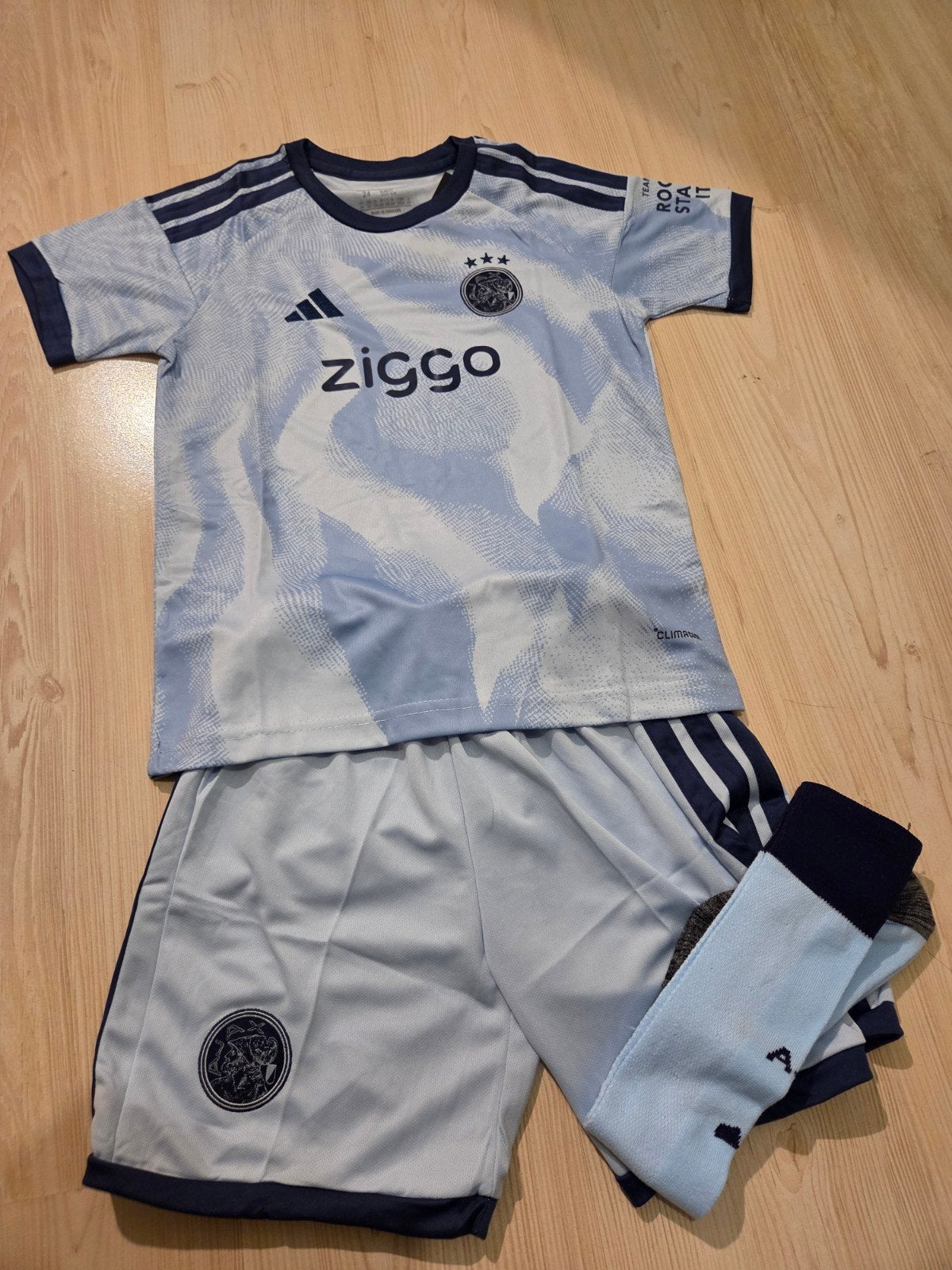 Ajax uit tenue 2026/2027 - Maat 128/134 - Nieuw, Kinderen en Baby's, Adidas, Jongen of Meisje, Nieuw, Ophalen of Verzenden