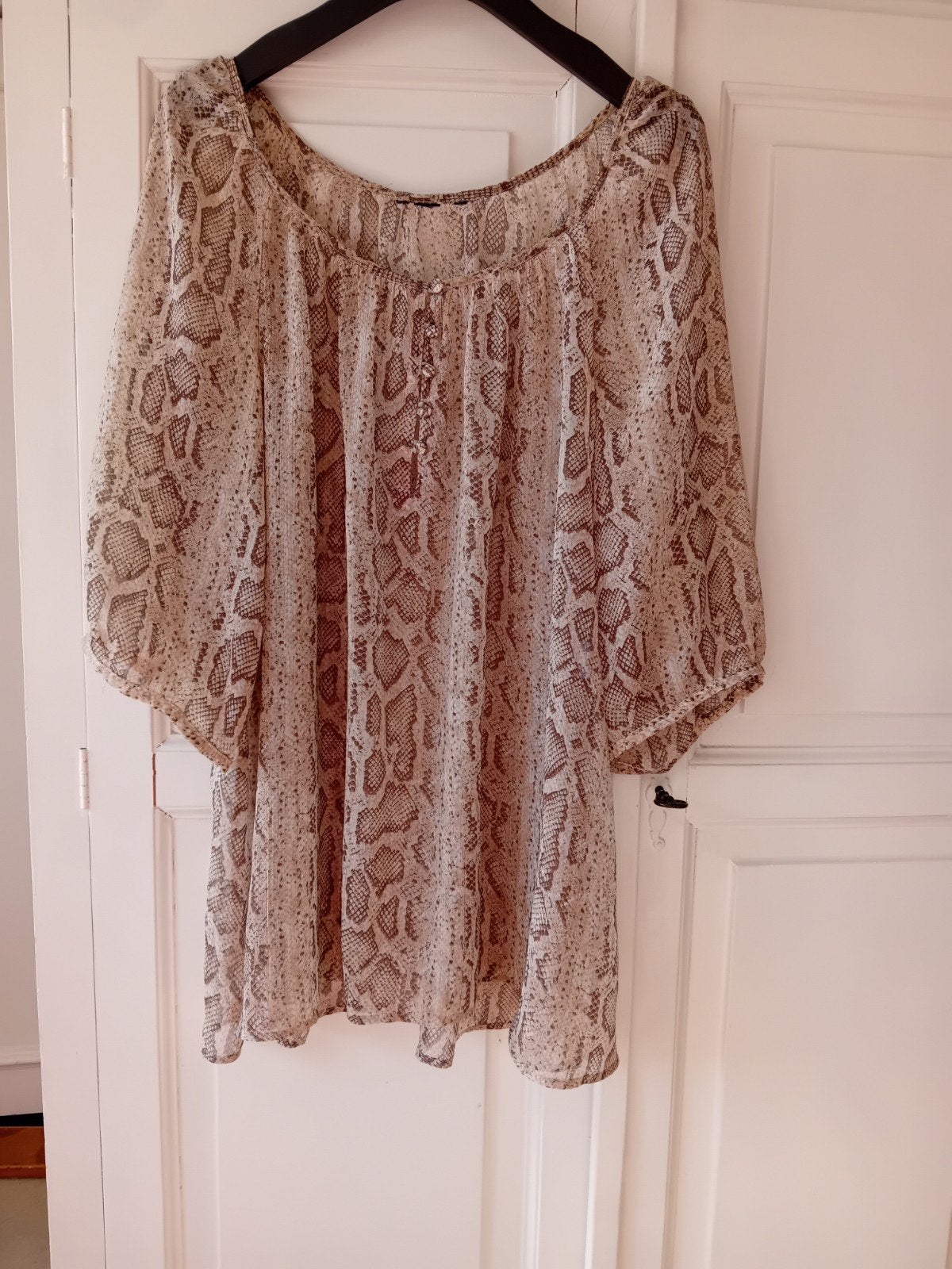 Mooie blouse 42, Kleding | Dames, Blouses en Tunieken, Ophalen of Verzenden, Zo goed als nieuw, Maat 42/44 (L), Beige