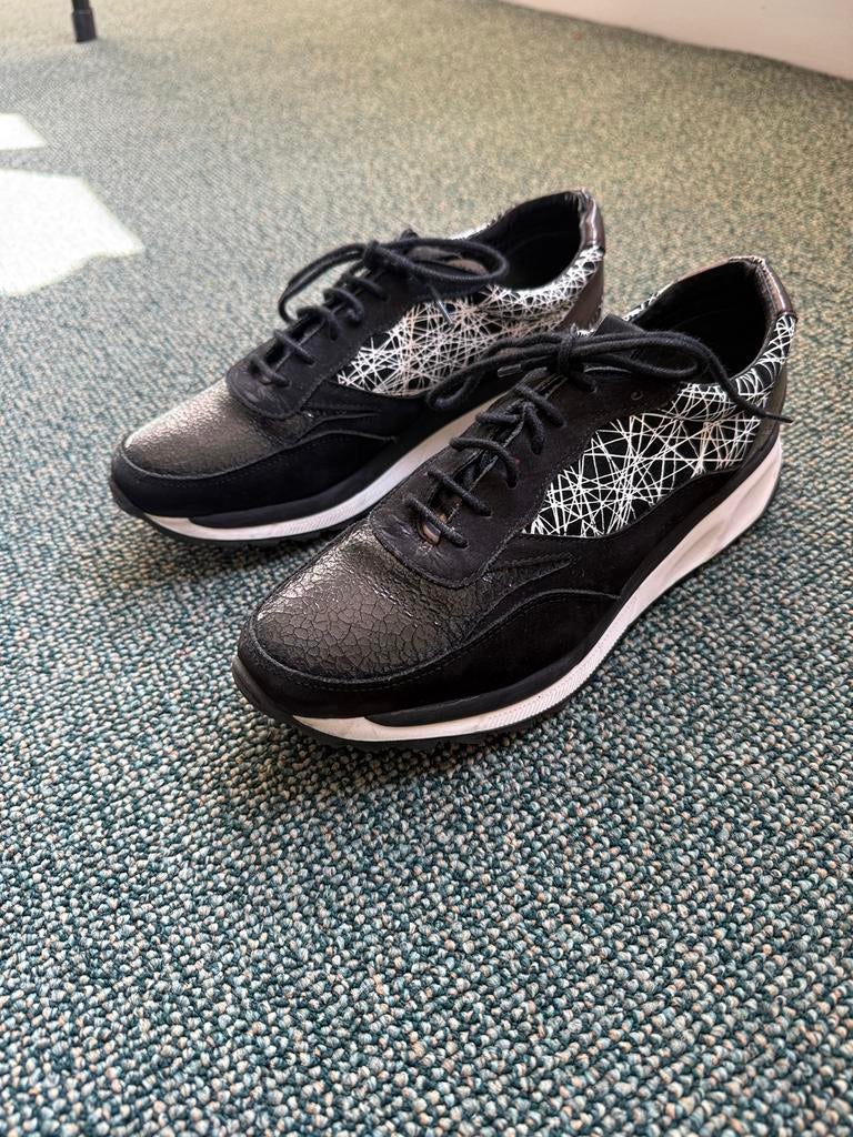 Zwarte Bronx dames sneakers met wit patroon maat 40, Kleding | Dames, Schoenen, Zwart, Ophalen of Verzenden, Sneakers of Gympen