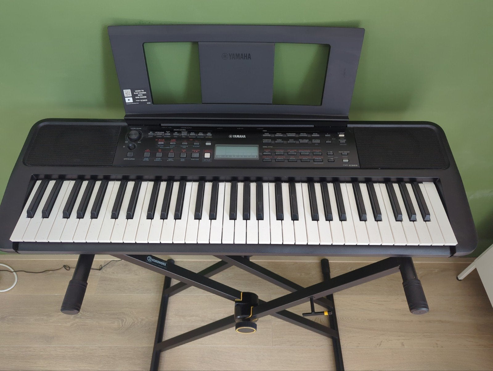 Yamaha PSR E-383

Keyboard met standaard, Muziek en Instrumenten, Keyboards, Ophalen, 61 toetsen, Yamaha, Zo goed als nieuw