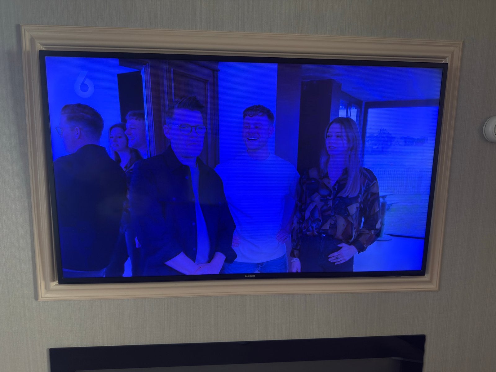 Gratis Samsung 49” 4K Smart TV – Voor onderdelen of klusser, Ophalen, Zo goed als nieuw