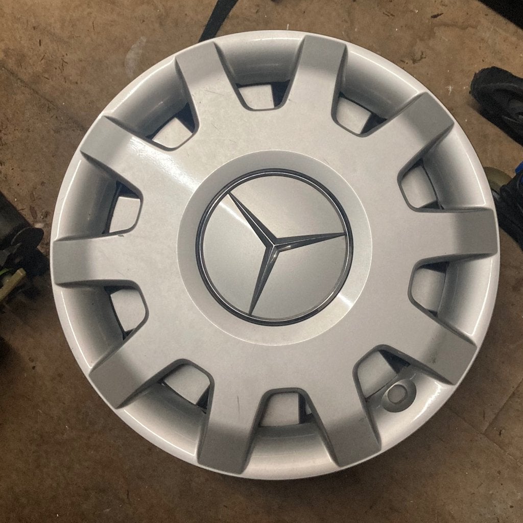 Continental winterbanden 195/65 R 15 met Mercedes wieldoppen, Ophalen, Gebruikt