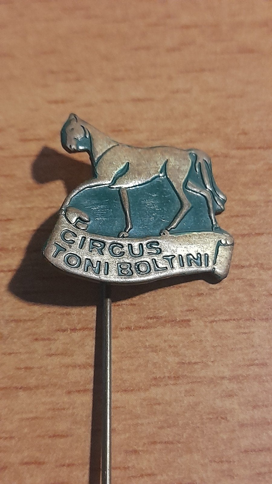 Vintage Circus Toni Boltini paard speldje, Verzenden, Gebruikt
