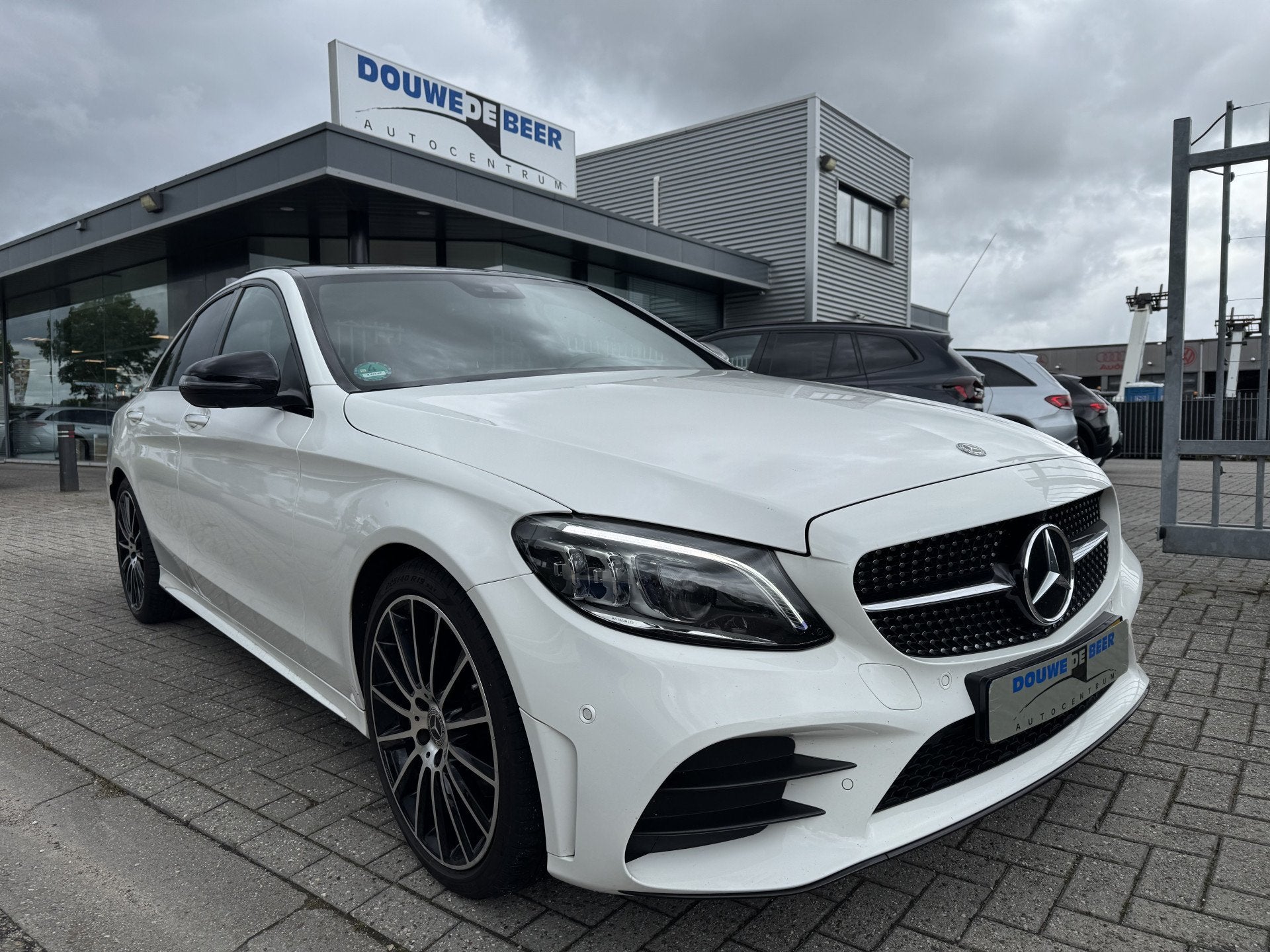 Mercedes-Benz C-Klasse 180 Premium Plus Pack AMG-line Widesc, Automaat, 12 maanden, Wit, Sedan