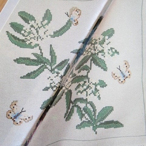 Borduurpatroon  Steenkruid bloem   nr 8066, Verzenden, Nieuw, Handborduren, Patroon
