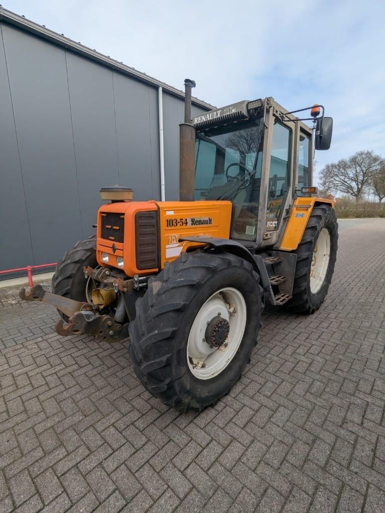 Renault 103-54 + John deere 7820   New Holland TS 100, 80 tot 120 Pk, Meer dan 10000, Ophalen of Verzenden, Gebruikt