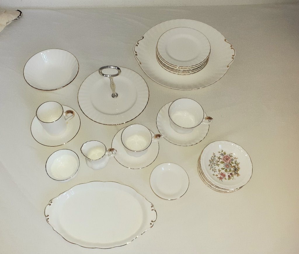 Servies Royal Albert val d'or, Ophalen of Verzenden, Zo goed als nieuw, Bord(en), Overige stijlen