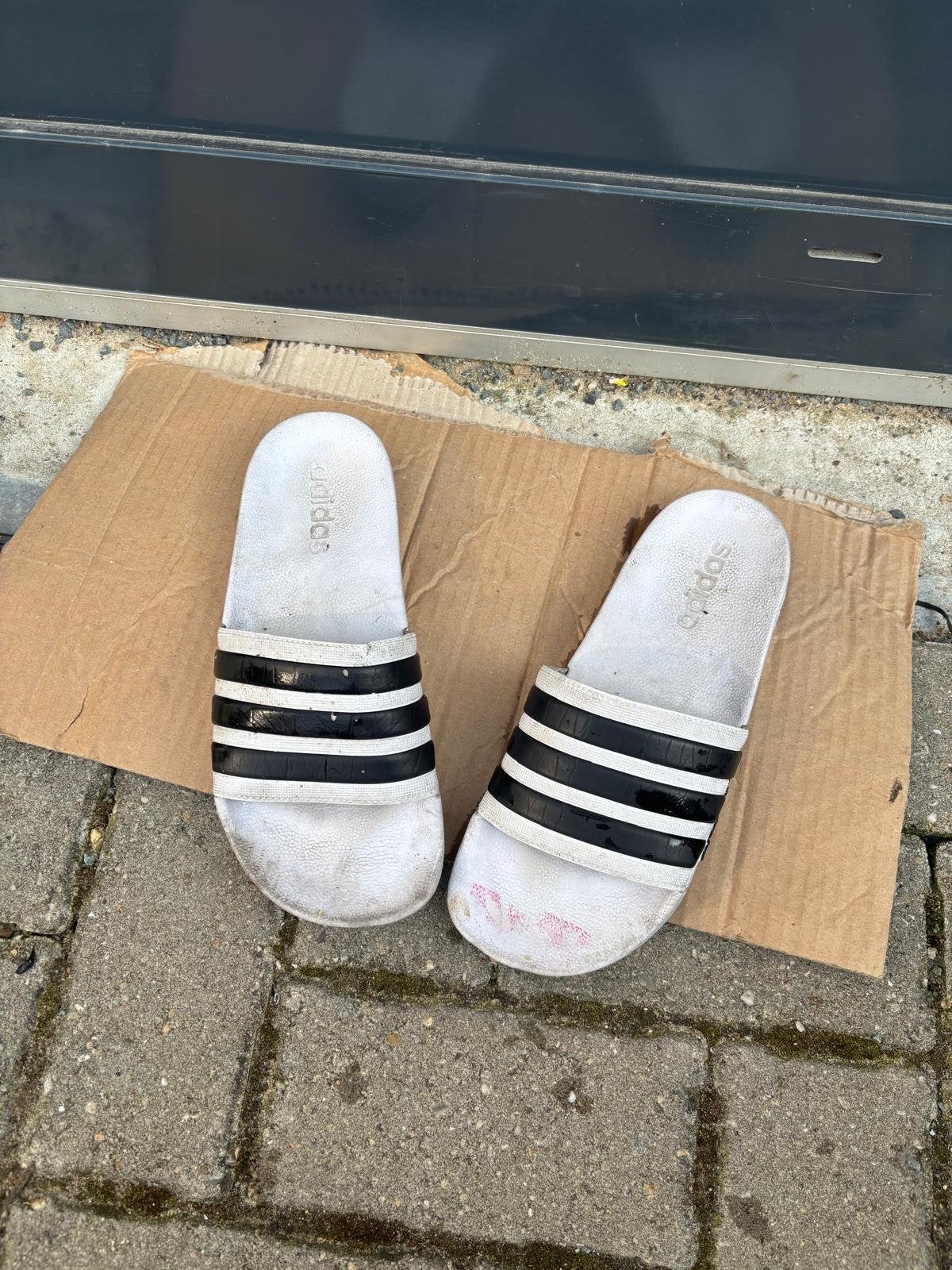 Adidas slippers maat 40 - kunnen zeker nog een ronde mee, Ophalen of Verzenden, Gedragen, Wit, Slippers