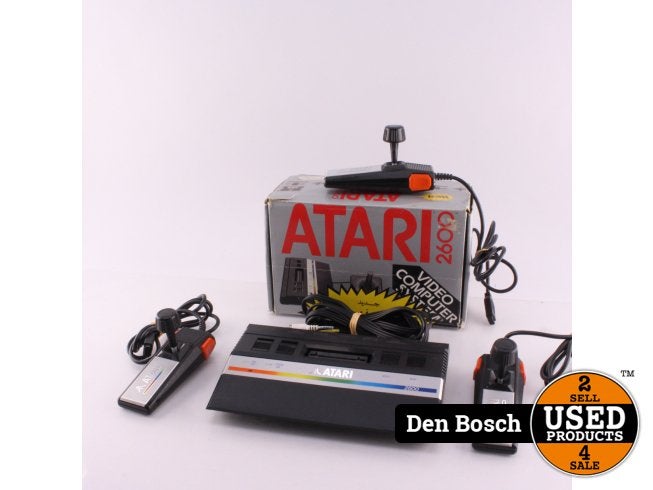 Atari 2600 | 3 Controllers | In doos | A-grade, Spelcomputers en Games, Spelcomputers | Atari, Atari, Zo goed als nieuw, Support@atari.com