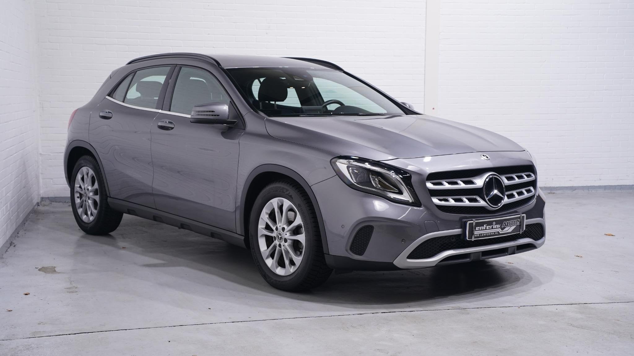 Mercedes-Benz GLA-klasse 180 Business Solution Limited Navi, Auto's, Mercedes-Benz, Gebruikt, 715 kg, Leder en Stof, 122 pk