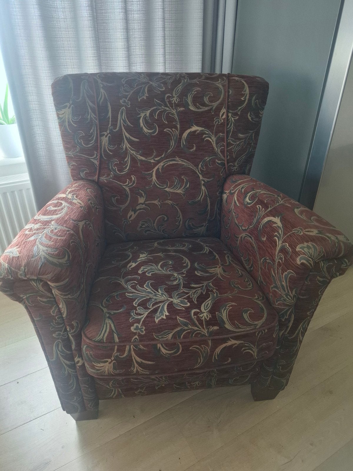 Comfortabele fauteuil met bloemmotief, Huis en Inrichting, Fauteuils, Klassiek, Bloemmotief, Gebruikt, 75 tot 100 cm, Ophalen of Verzenden