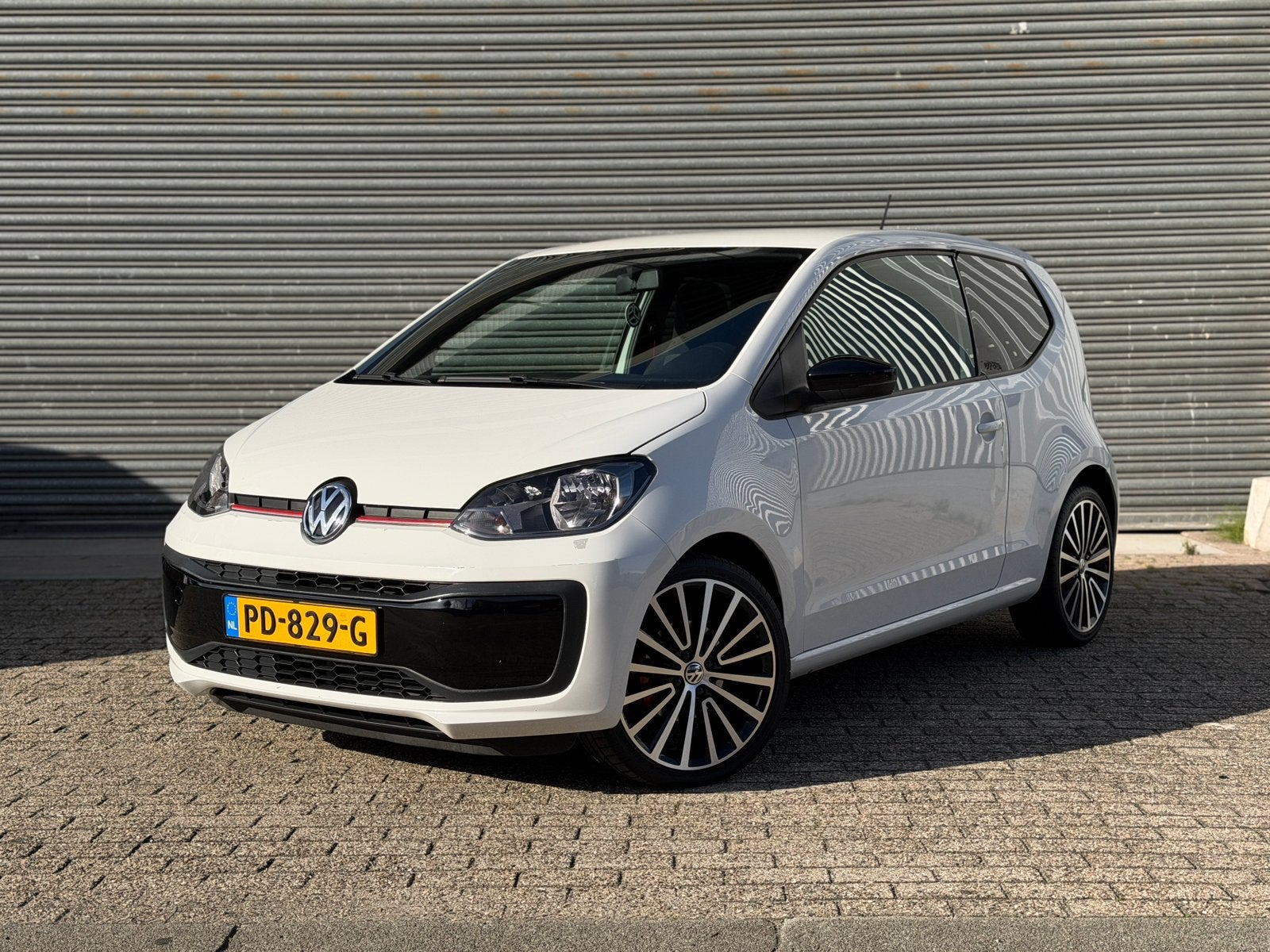 Volkswagen up! 1.0 2017 NAP Luxe Uitvoering 17 inch velgen, Voorwielaandrijving, 4 stoelen, Wit, Origineel Nederlands