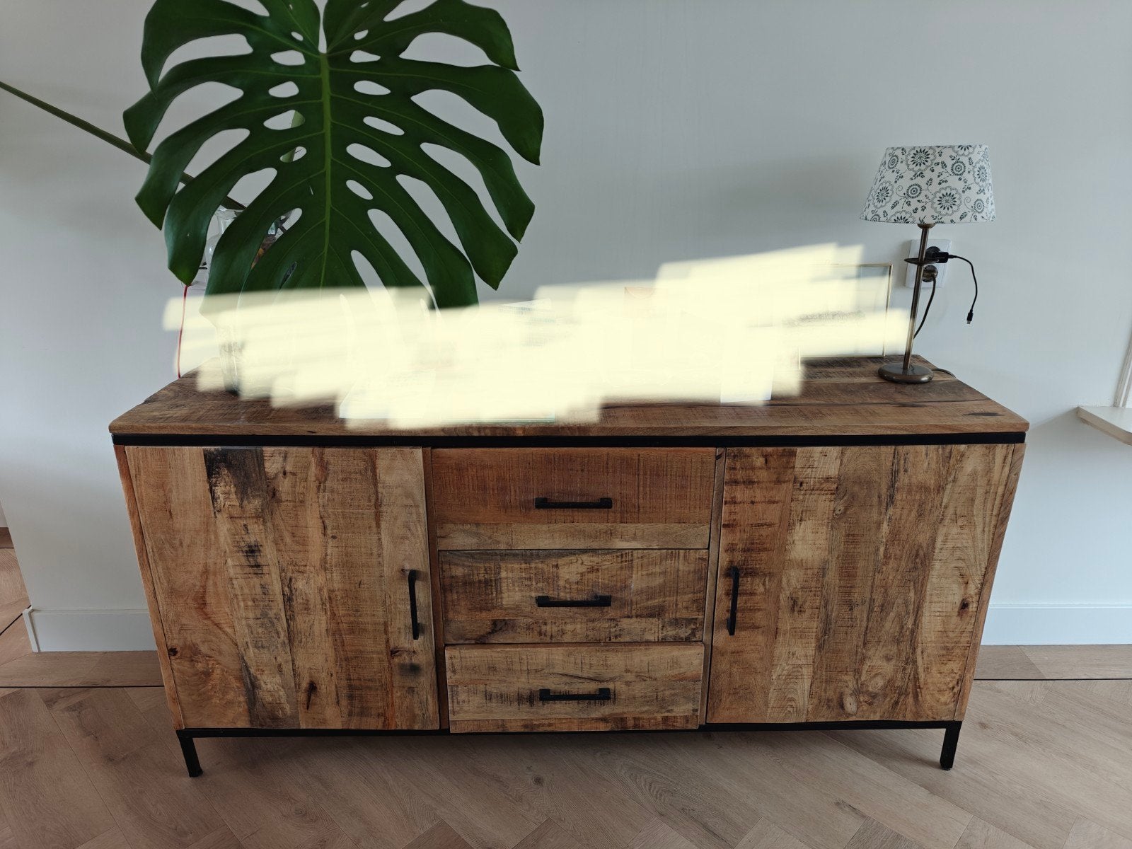Dressoir Mangohout (Trevor Leen Bakker), Ophalen, 25 tot 50 cm, 150 tot 200 cm