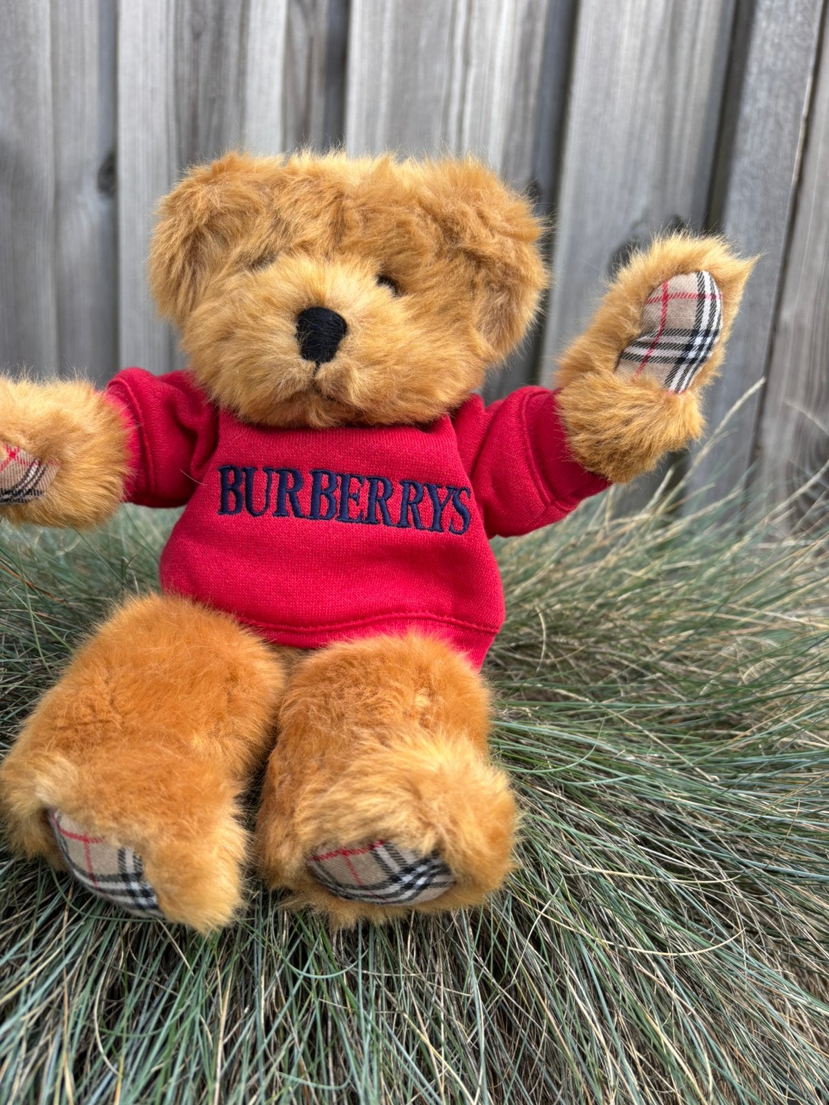 Burberrys vintage teddybeer bruine vacht en een rode trui, Verzenden