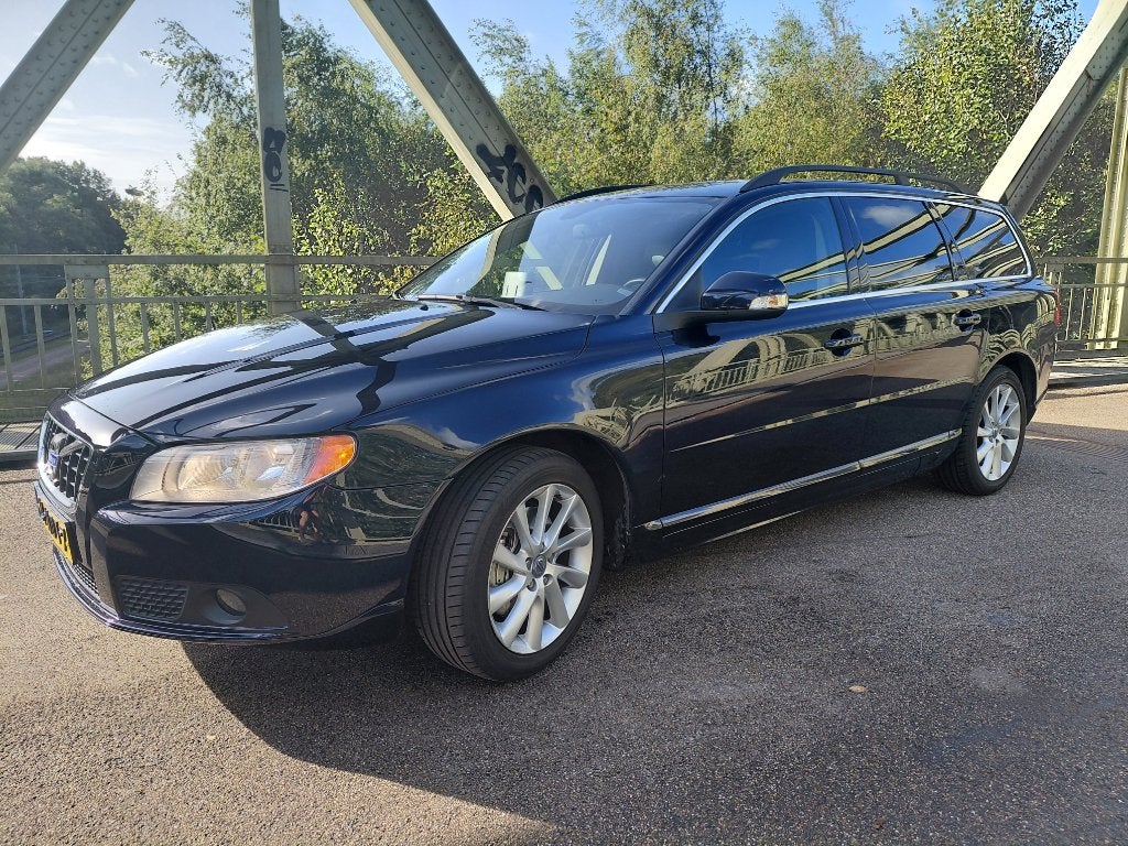 Volvo V70 2.0T Momentum, Auto's, Dealer onderhouden, 1800 kg, Zwart, 4 cilinders