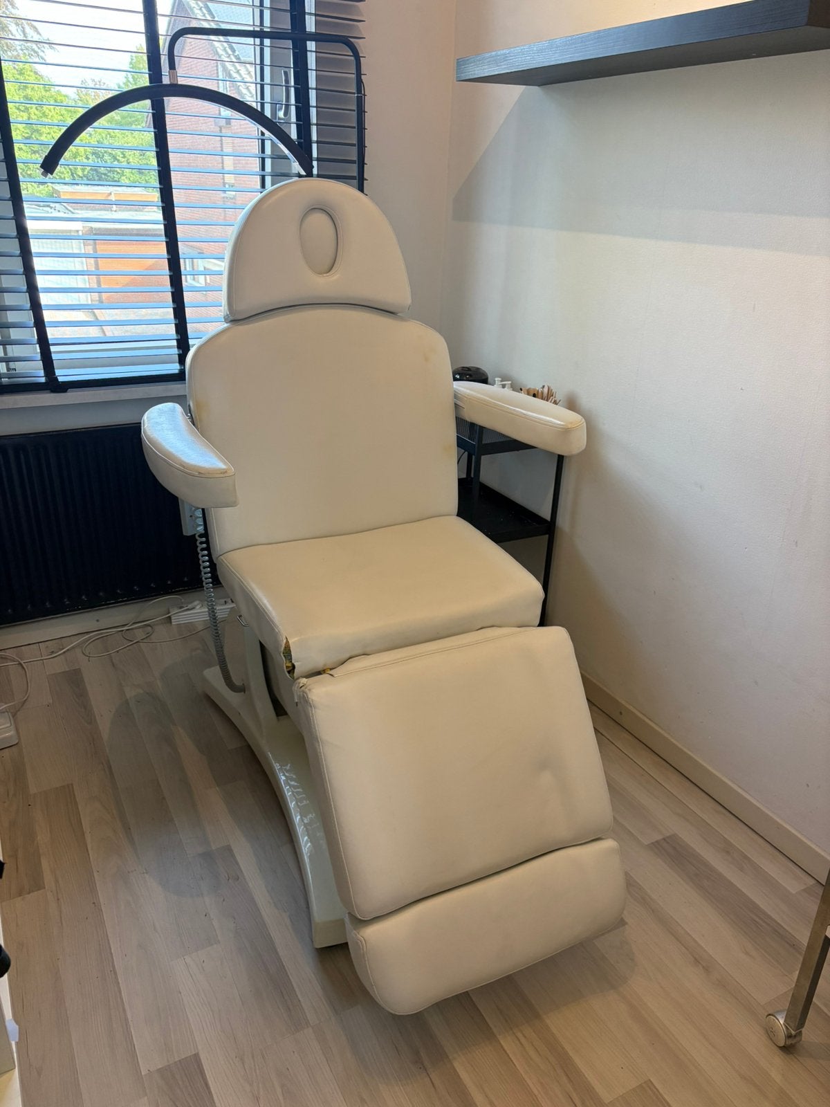 Complete set schoonheidssalon - elektrische behandelstoel, Ophalen, Gebruikt, Overige typen