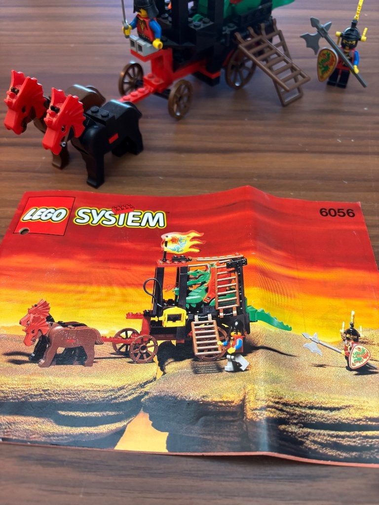 Lego 6056 dragon wagon, Lego, Compleet, Ophalen of Verzenden, Zo goed als nieuw